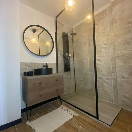 Apartment White Wood *